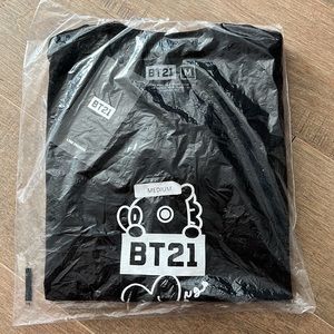 ✨RARE✨ BT21 Mang Logo Tee